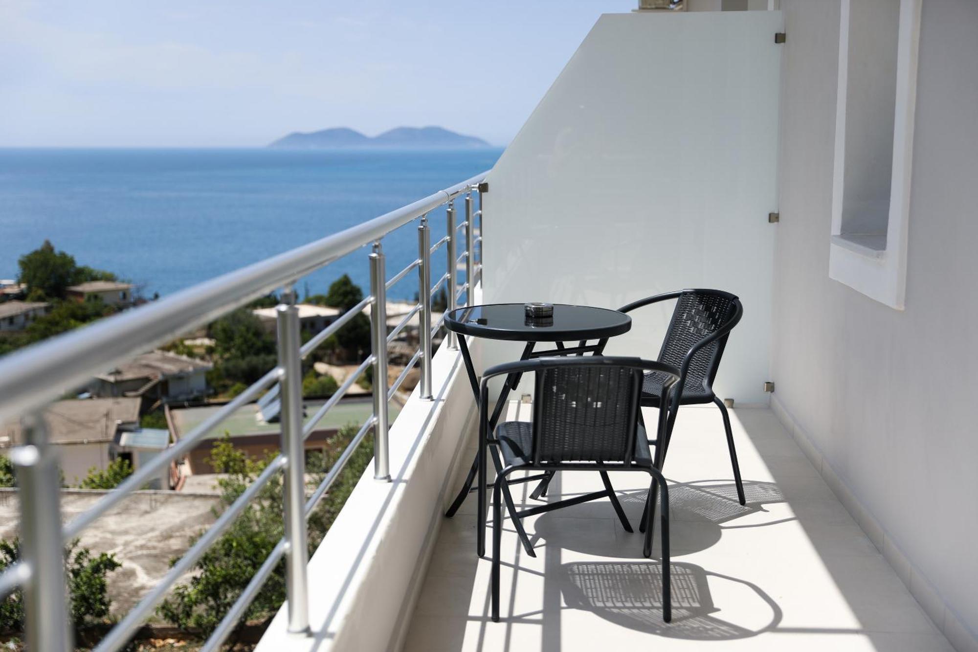 Christianna Free Parking * Vlore